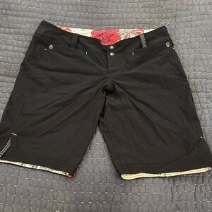 RARE Lululemon Vintage Bermuda Shorts - Floral Waistband - 16” Waist